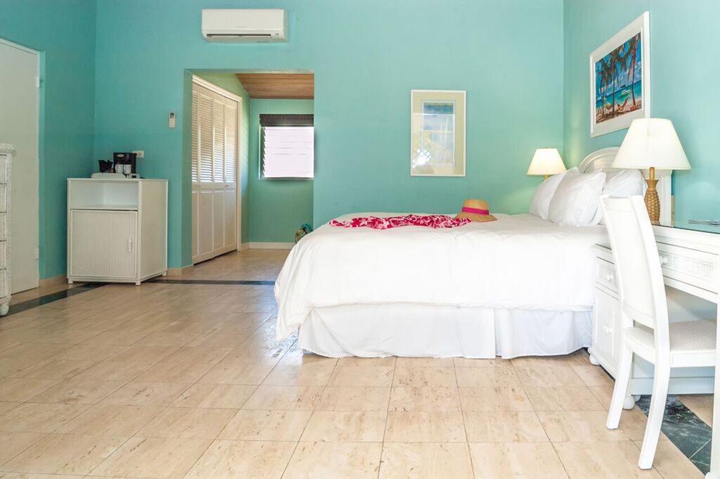 Cape Santa Maria Beach Resort & Villas Seymour's Екстер'єр фото